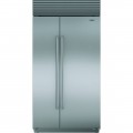 Sub-Zero  Classic 23.7 Cu. Ft. Side-by-Side Built-In Refrigerator with Internal Dispenser - Stainless steel